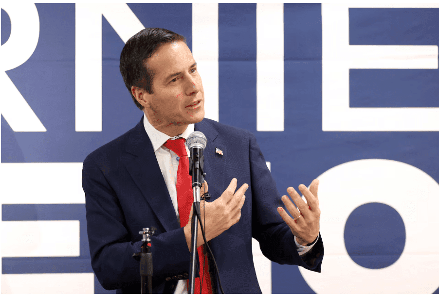 Moreno’s Dual Citizenship Crackdown Collides With His Own Words