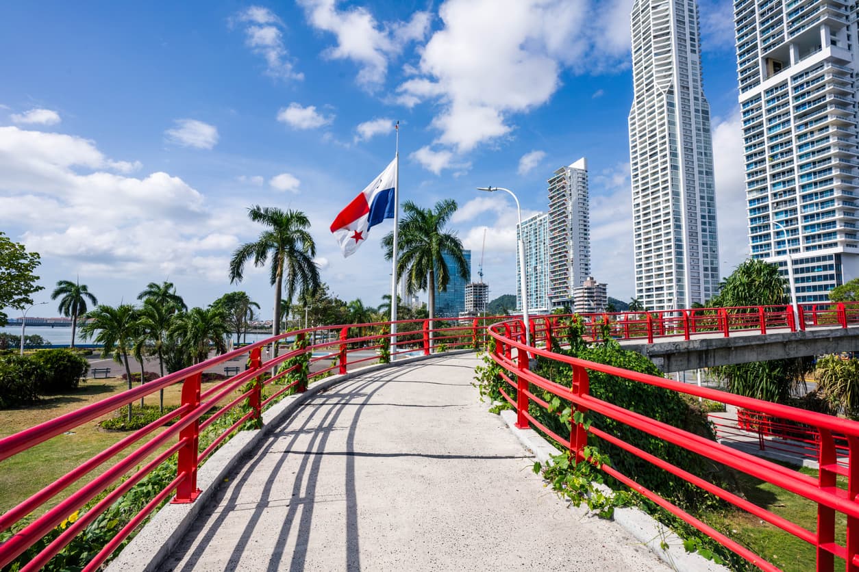 Why Wealthy Americans Retiring in Panama Skip the Golden Visa Route