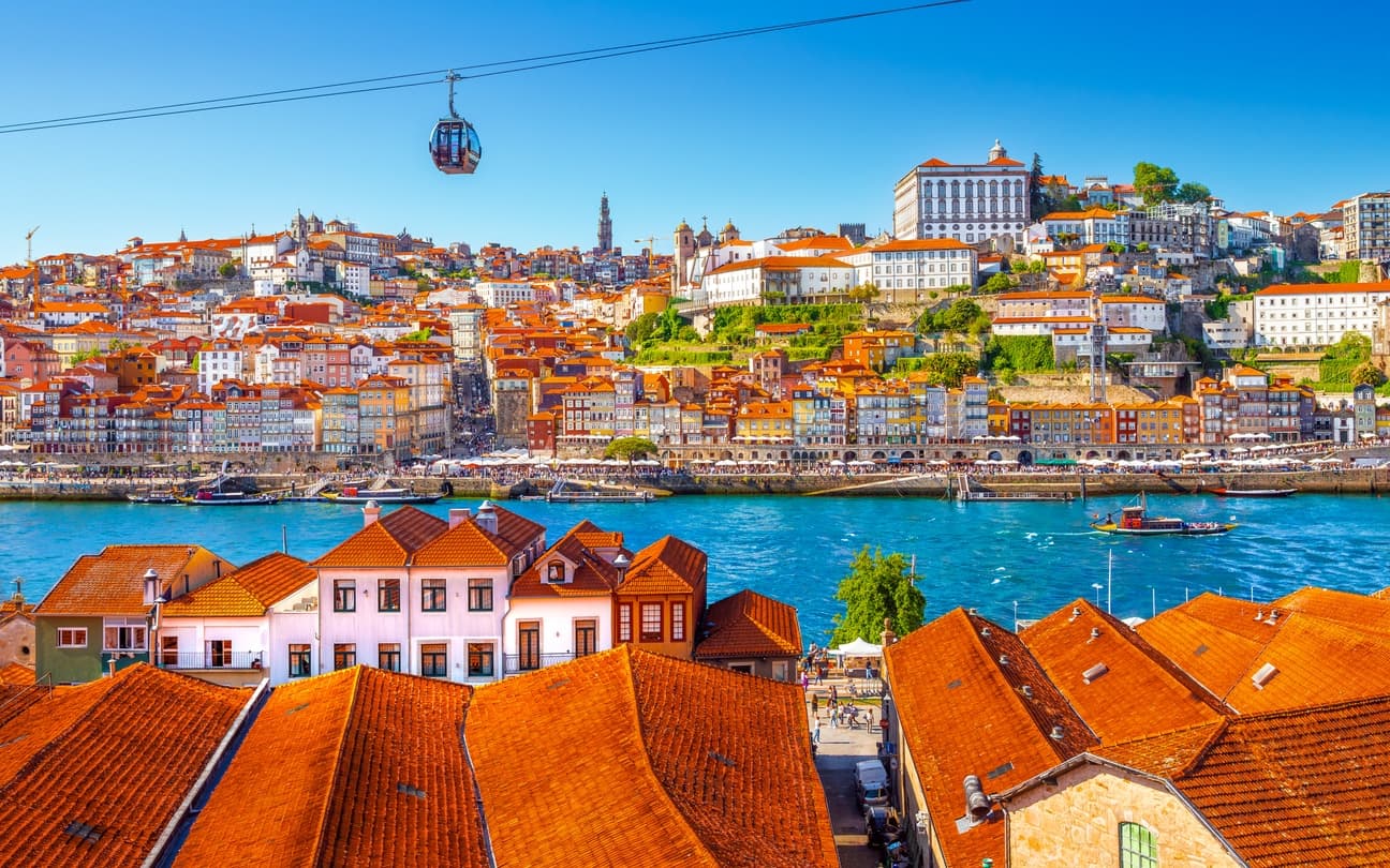 Americans Moving to Portugal Hit 4,345 First Permits in 2024