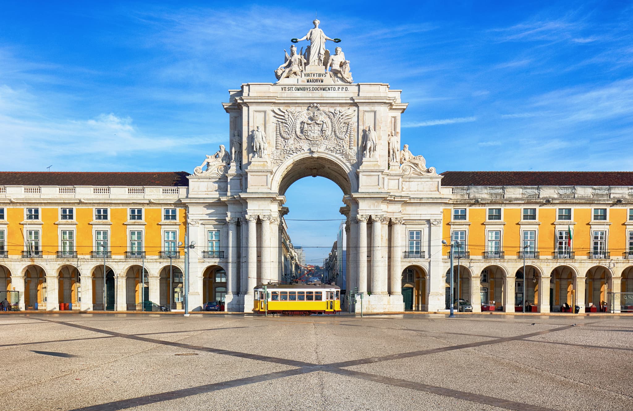 Portugal Residence Permit Delays Grow as American Applicants Queue at AIMA