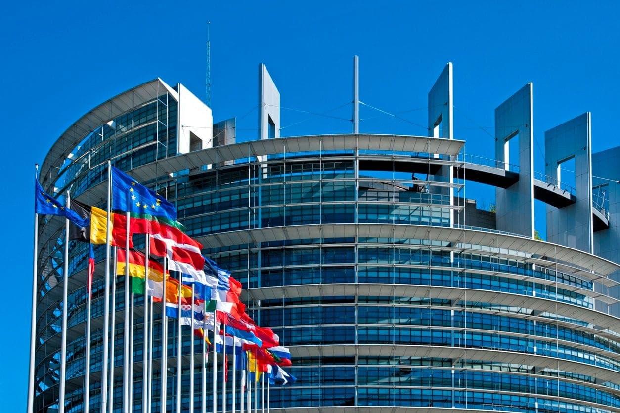 EU Residence Permits for Americans Rose 1.9% as the Overall Total Fell 8.3%